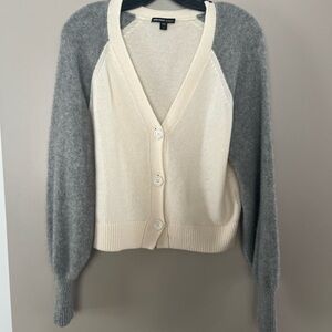 James Pierce, Los Angeles size small (1) cardigan, cream, and gray
Warm & Cozy 💓